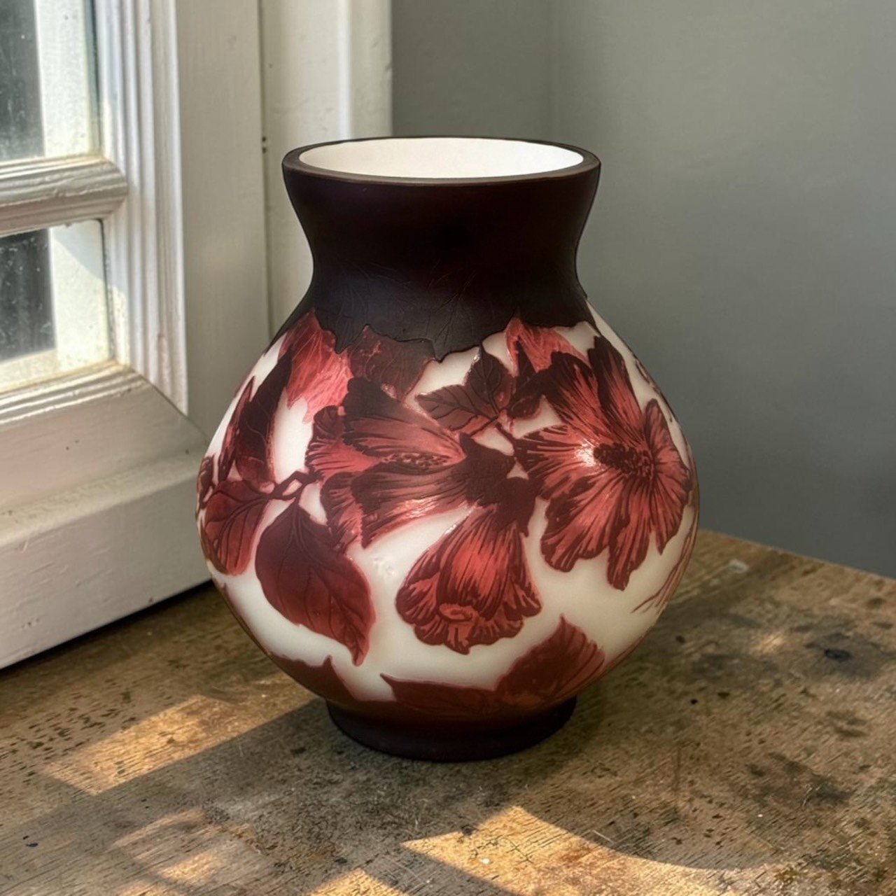 復古 Gallé Style 酒紅花卉紋藝術玻璃花器