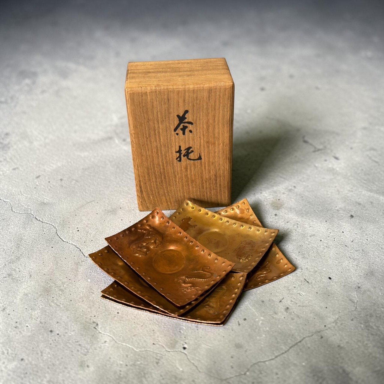 日本老件｜手打銅製十二生肖浮雕茶托